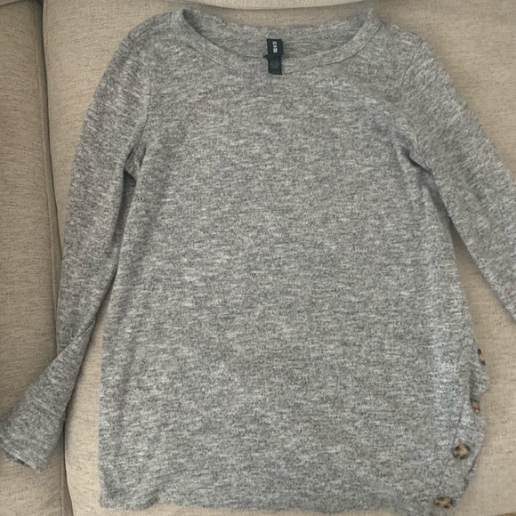 Side slit long sleeve sweater - Picture 1 of 3